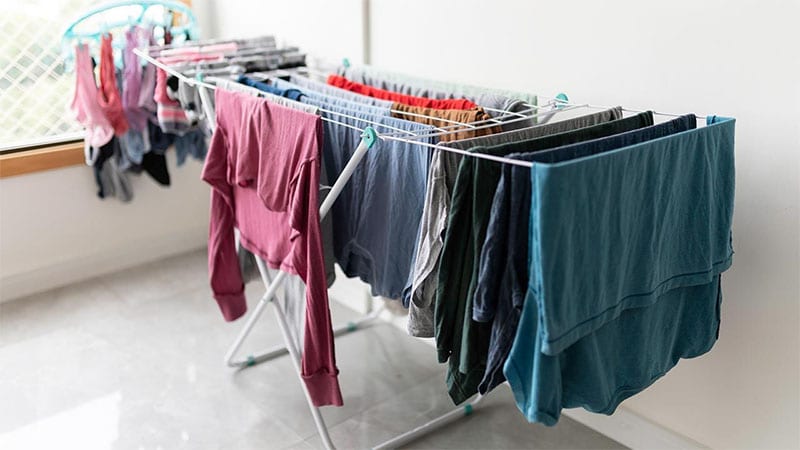 Cómo secar la ropa dentro de casa en invierno